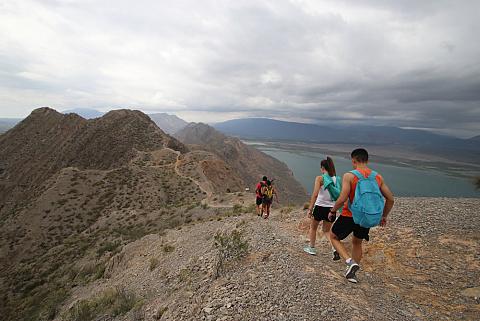 Padre e hijo debieron ser rescatados porque no podían descender luego de una caminata en Ullum