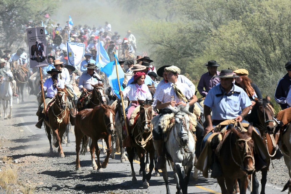 Con homenaje a los veteranos de Malvinas, la Cabalgata de la Fe movilizó 75.000 personas
