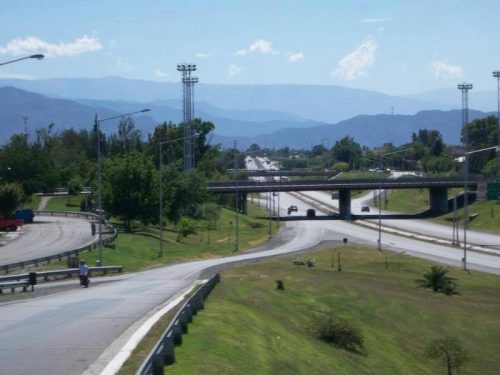 Se quedó dormido y terminó contra el guardarraíl de la Circunvalación