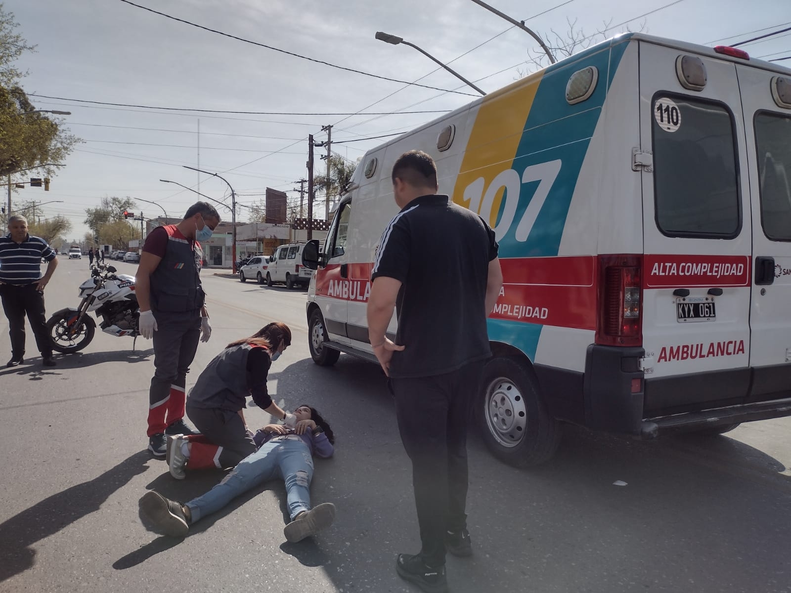 Cruzó distraída y la atropelló un repartidor