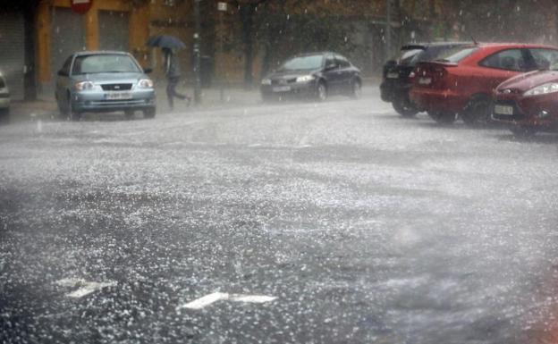 Continúa el alerta por tormentas y la máxima llegará a los 32