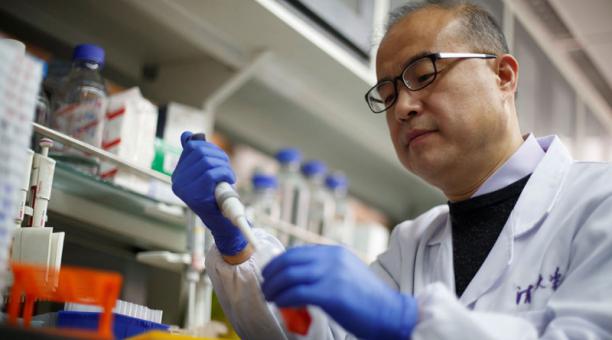 El coronavirus fue creado por científicos chinos que escondieron evidencias, asegura un estudio