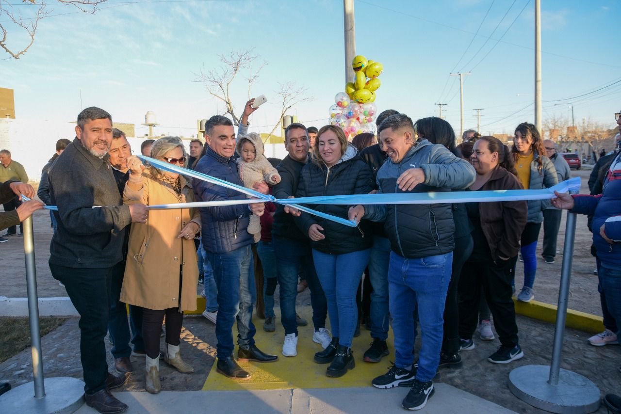 Chimbas inauguró tres nuevas plazas