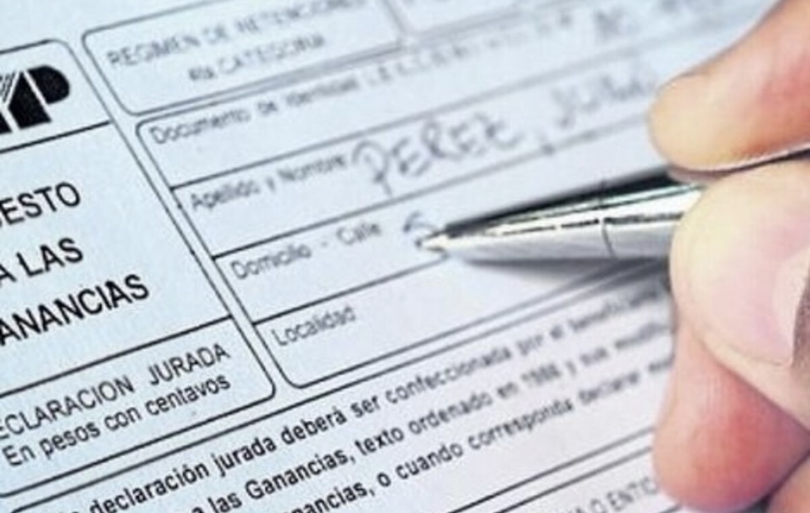 Impuesto a las Ganancias: el Gobierno sube el piso a $700.000 desde este mes