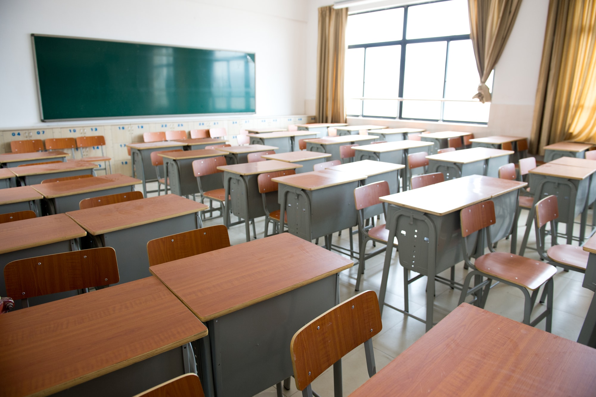 Suspendieron las clases durante el resto de la jornada por el viento Sur