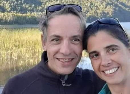 Detuvieron al matrimonio que adoptó mellizos africanos y los abandonó