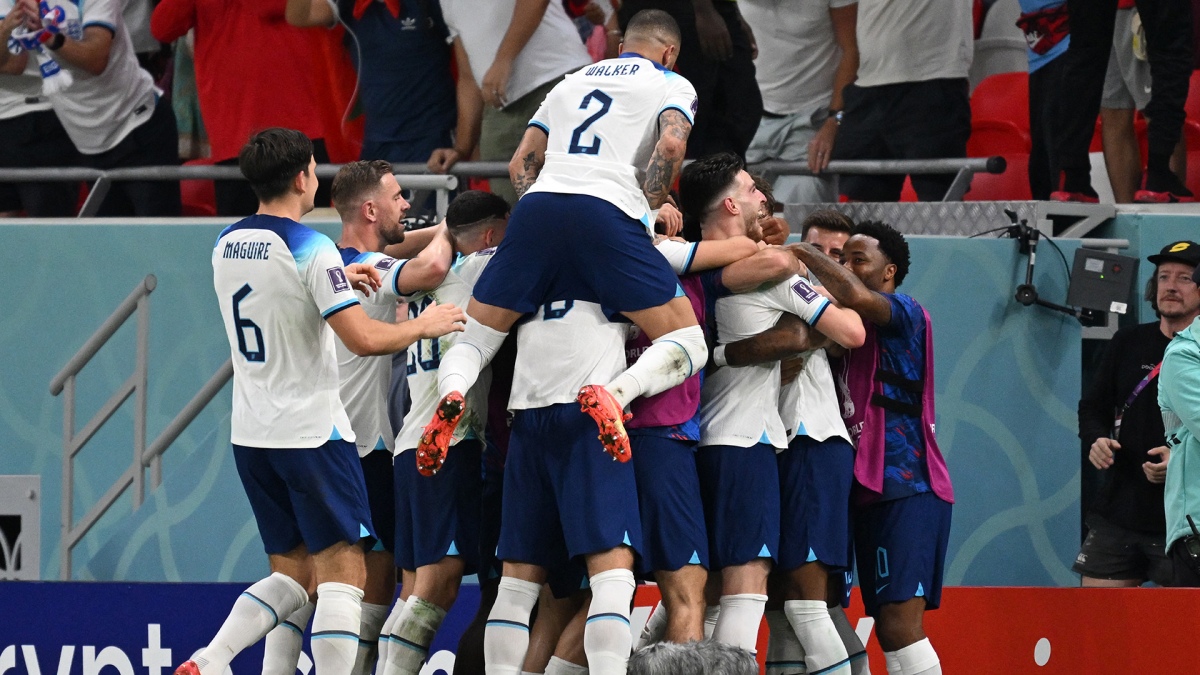 Inglaterra goleó a Gales y se aseguró el primer lugar en el Grupo B