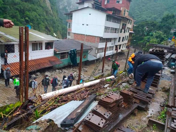 Por las fuertes lluvias se desbordó un rÃo y se inundó parte de Machu Picchu
