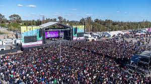 Primavera en San Juan: los jóvenes disfrutan a pesar del frÃo en el Bicentenario