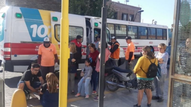 Atropellaron a una trabajadora municipal y hubo revuelo en Rawson