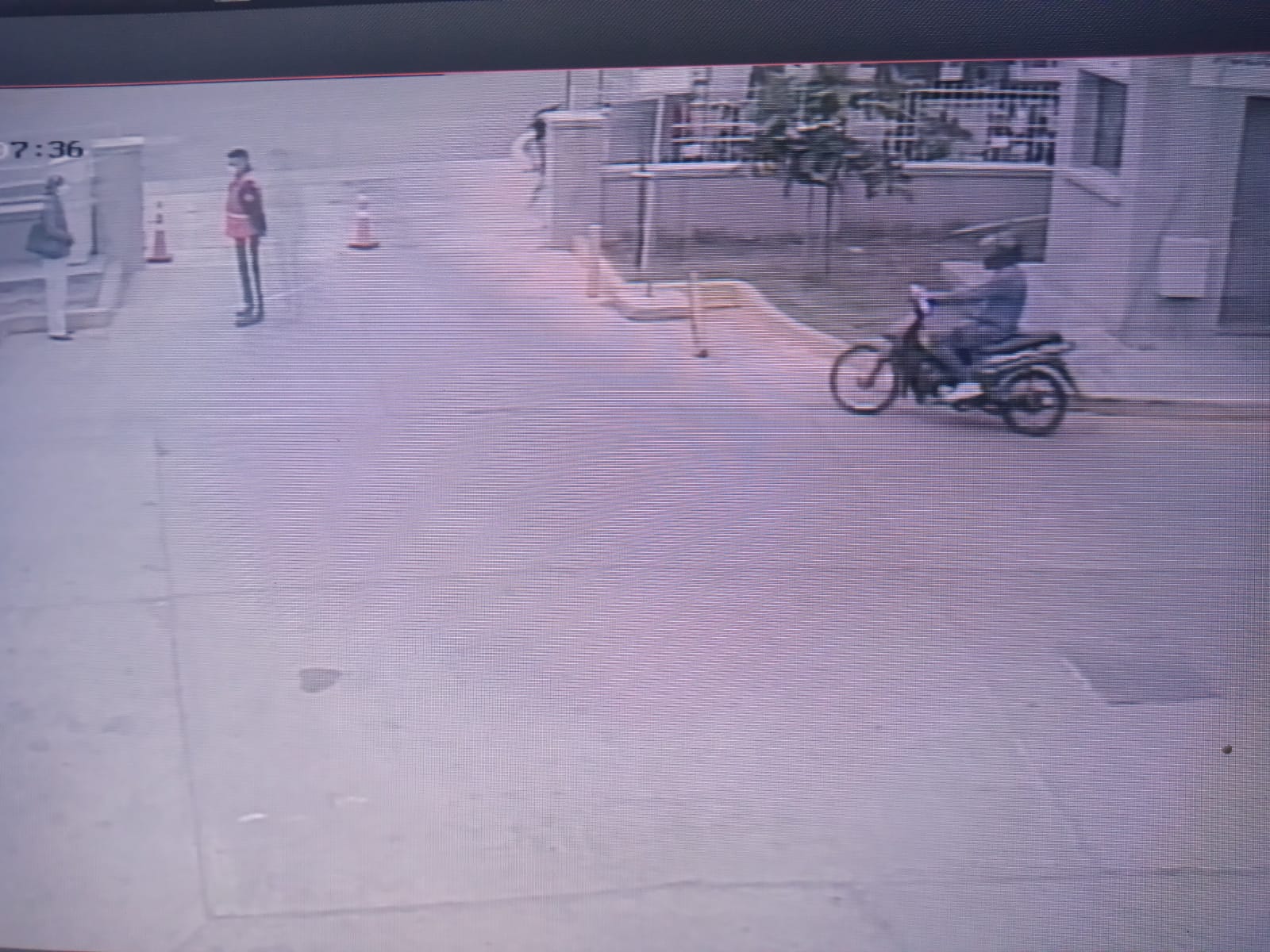 Un enfermero pide ayuda para encontrar su moto que fue robada del estacionamiento del Marcial Quiroga
