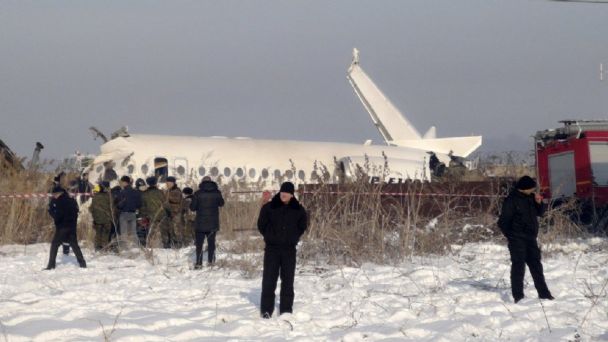 Un avión se estrelló en Siberia: hay muertos y heridos