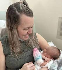 Se enteró que estaba embarazada cuando vio a su bebé en el inodoro