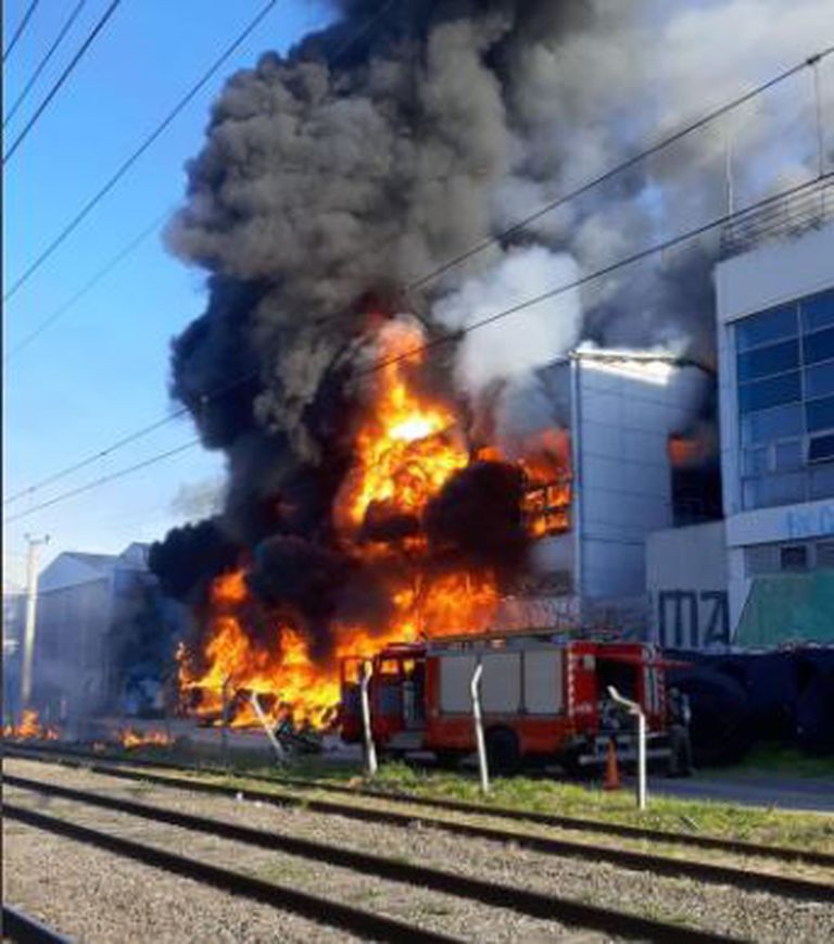 Impresionante incendio en la planta de la cervecería Quilmes