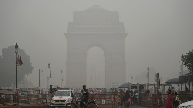 Nueva Delhi cubierta por una nube de smog 