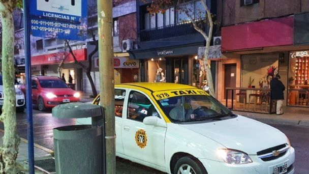 Llamaron un taxi para ir a la Difunta pero era mentira y le dieron una paliza para robarle