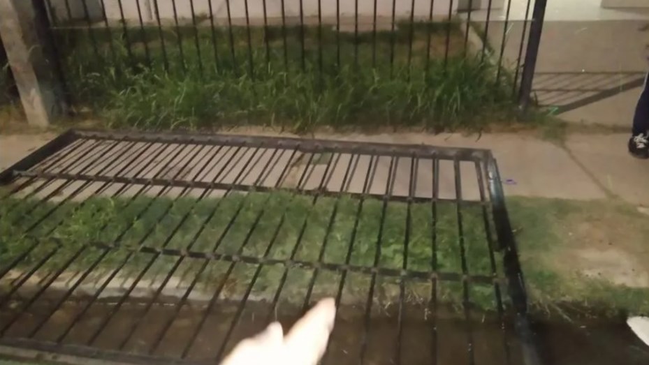 Un portón cayó encima de una nena de 6 años y quedó internada con traumatismos