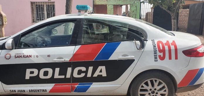 Dos menores de 14 y 16 años cayeron por robar un reflector