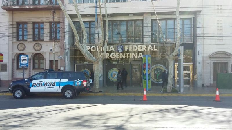 Detuvieron en San Juan a un oficial de la Policía Federal por distribuir pornografía infantil