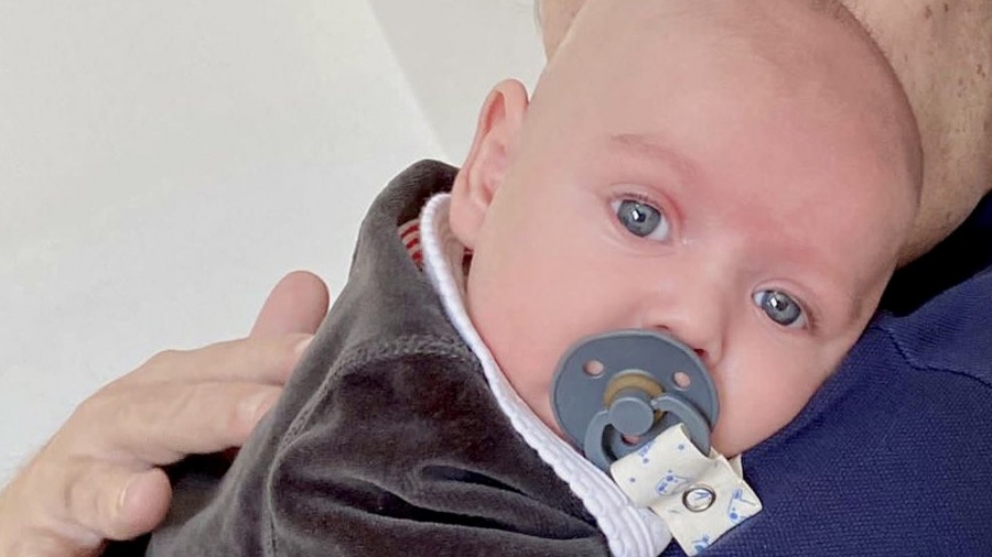 Alberto Fernandez publicó una foto con su hijo Francisco y pidió "garantizar el amor"